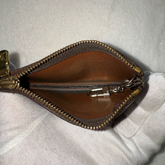 ❌❌SOLD❌❌100% Authentic Louis Vuitton Key Cles. - Picture 16 of 16